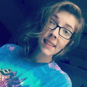 Meet your Posher, Hallie